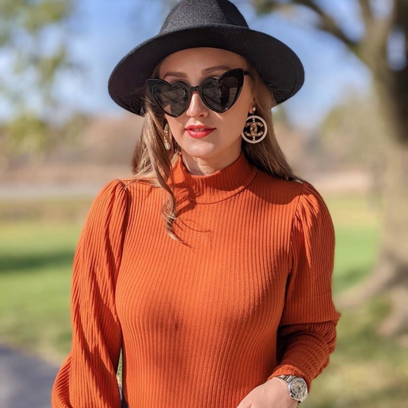 Chanel Crystal CC pearl hoop earrings 18B - Picture 5 of 6